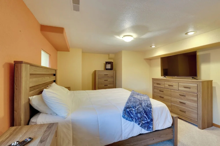 Lead Apartment ~ 5 Mi to Terry Peak Skiing!