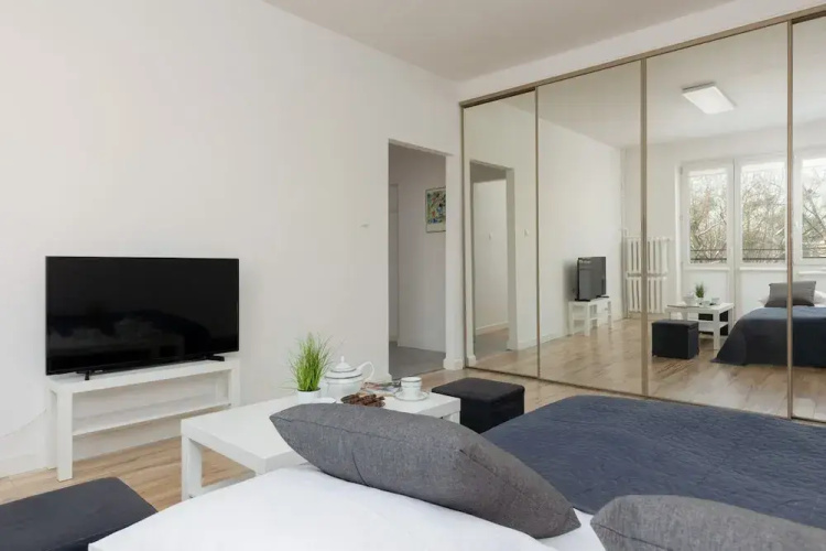 Bright Studio With Balcony by Renters