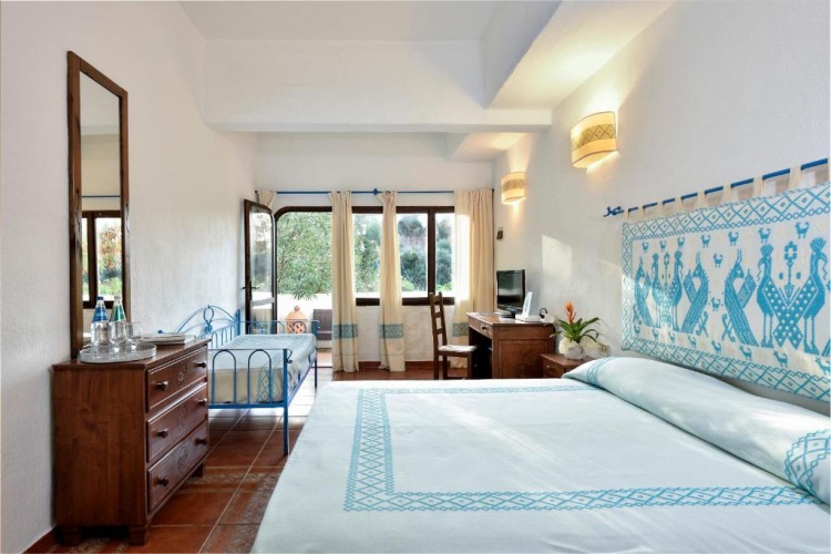 Standard Triple room