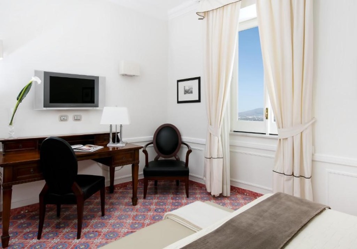 Standard Double room with partial sea view