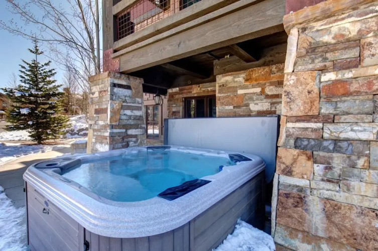 Rossi Hill 4 Bedrooms PRH-685 by KBM