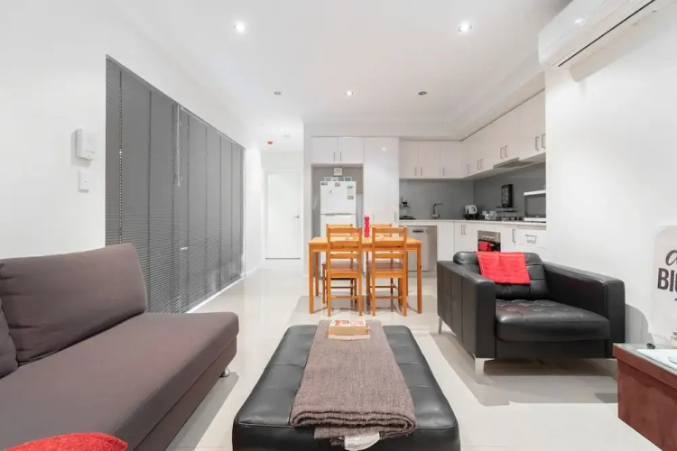 Conveniently Located Luxury Home - 10 Mins from CBD
