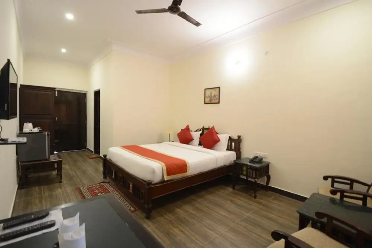 Standard room with balcony and with lake view
