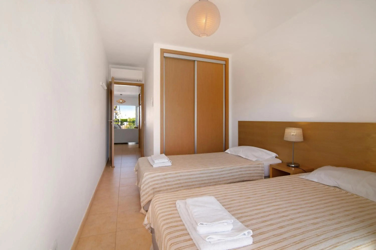 Costa Cabanas 32