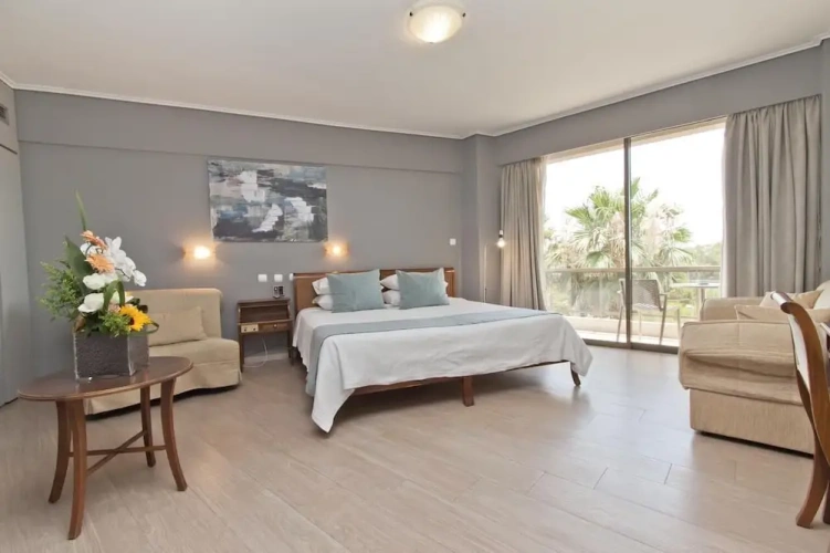 Standard Triple room with balcony and with partial sea view