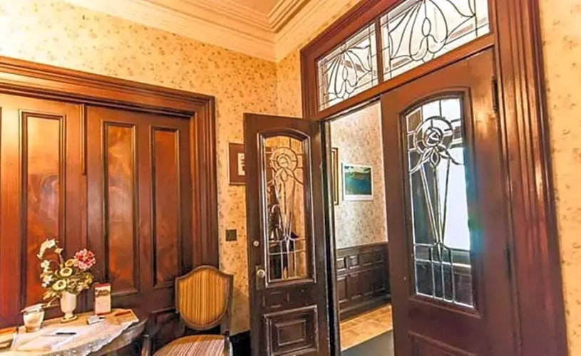Carriage House Inn