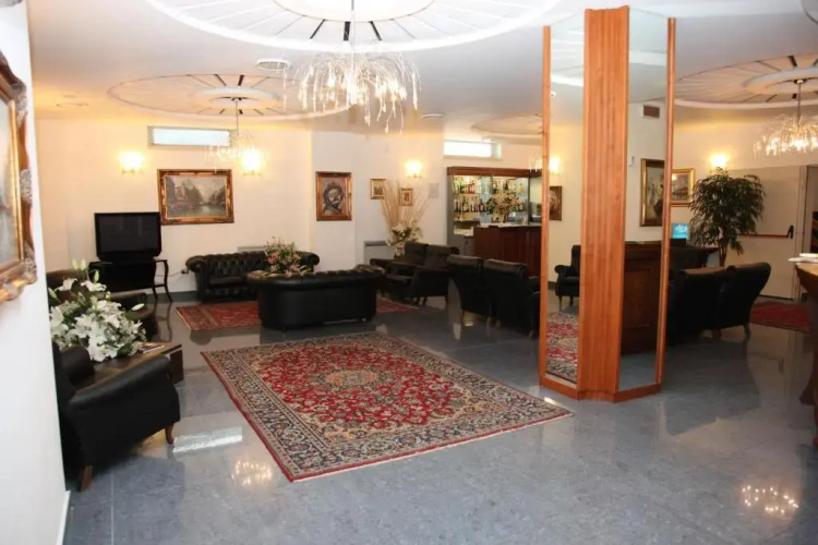 Royal Hotel
