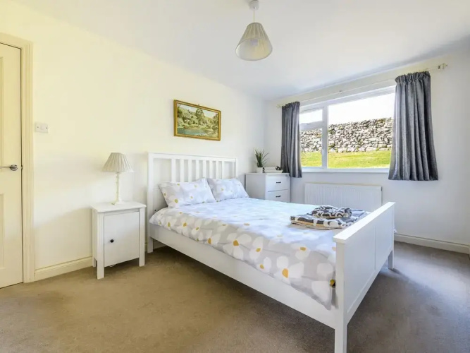 2 Orchard Leigh