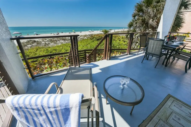 The Beach Front Apartment 3