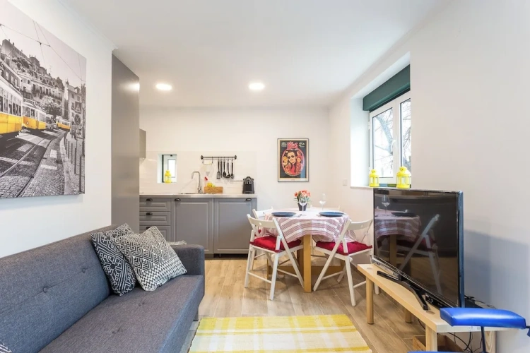 2 Bedrooms Apartment