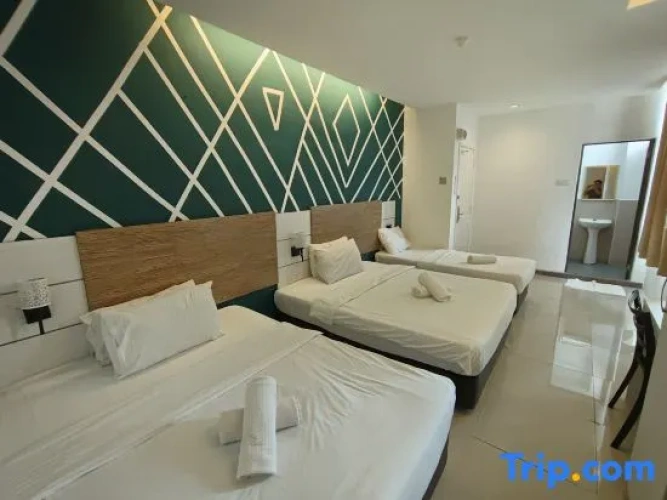 Standard Quintuple Family room