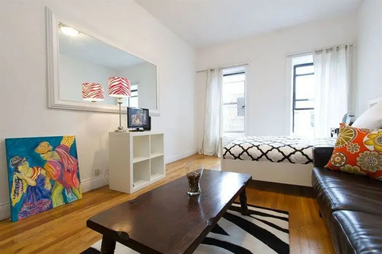 Times Square Studio - RNU 65240