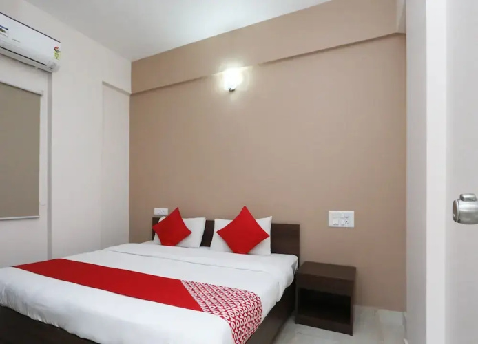 Indra Comforts By OYO Rooms