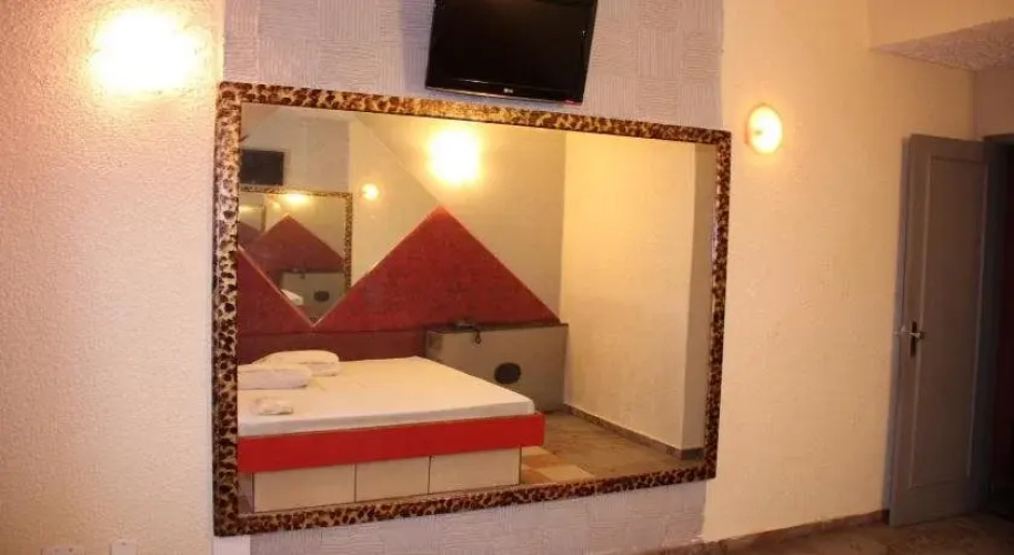 Shelton Hotel