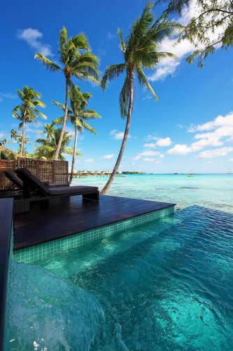Deluxe Bungalow with pool view