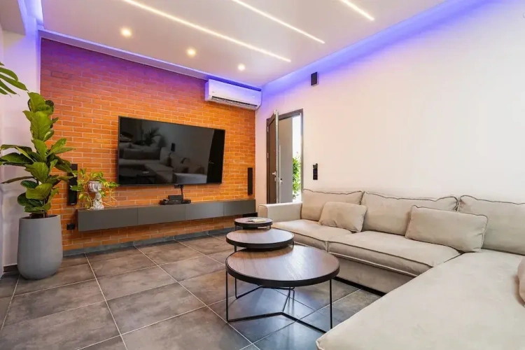 2 Bedrooms Family Basement Cottage