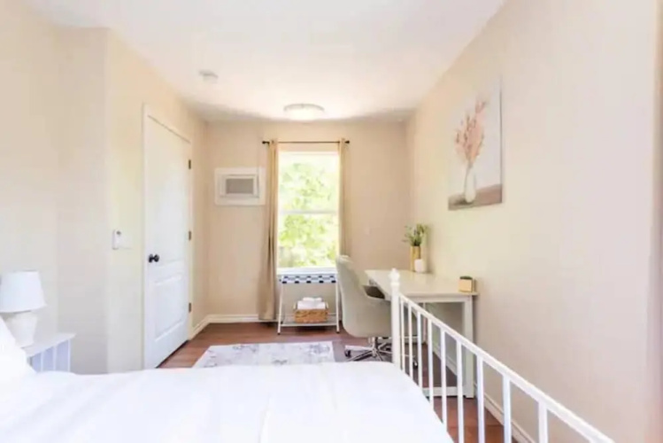 Entire Guesthouse in Southeast Austin