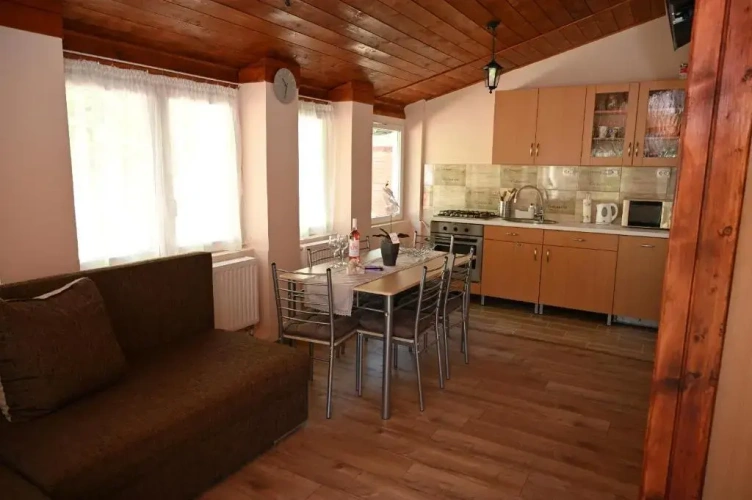 3 Bedrooms Apartment