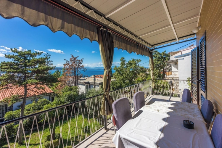 Apartment with balcony