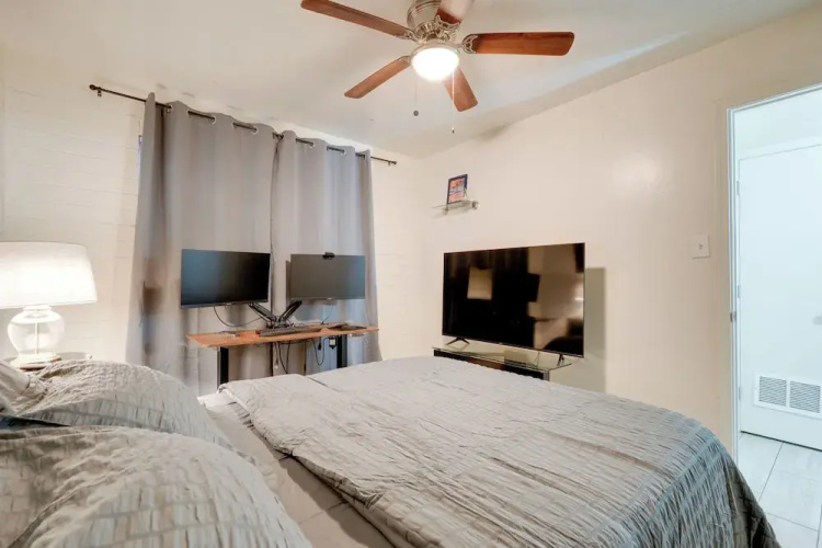 3 Mi to Dtwn Phoenix: Apt w/ Shared Patio