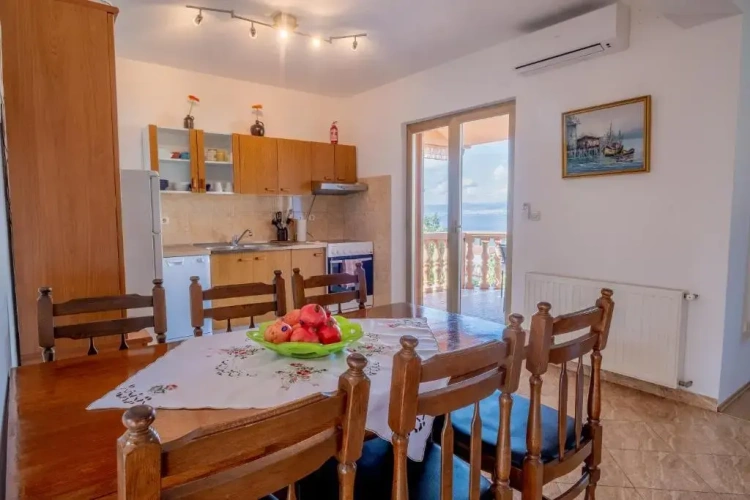Apartment with sea view