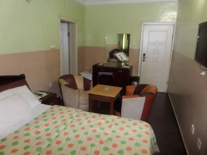 C Courtesy Suites
