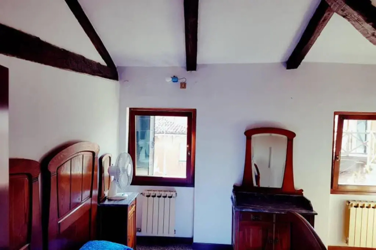 Large Top 3 Rooms Flat Central Rialto
