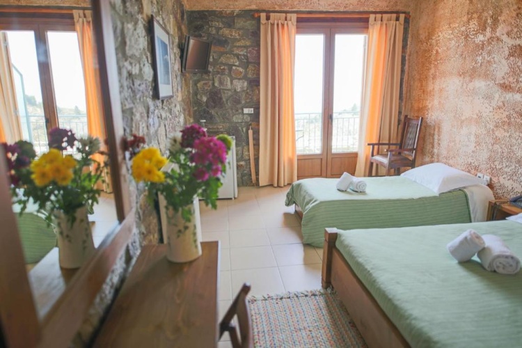 Standard Triple room