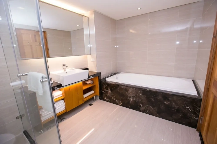 Deluxe Quadruple room with balcony and with lake view