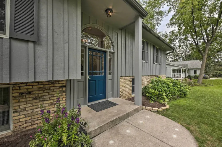 Lake Nagawicka Home - 2 Blocks to Boat Launch