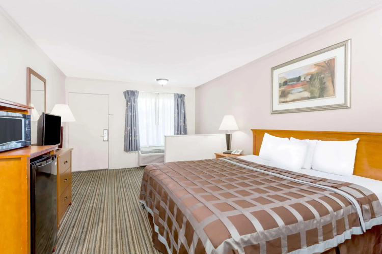 Days Inn by Wyndham Manning