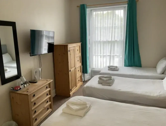 Standard Triple room
