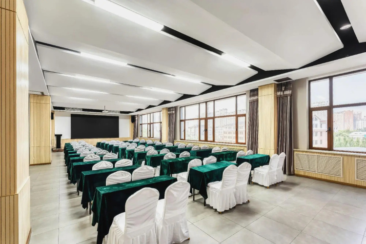 Baolifeng International Business Hotel