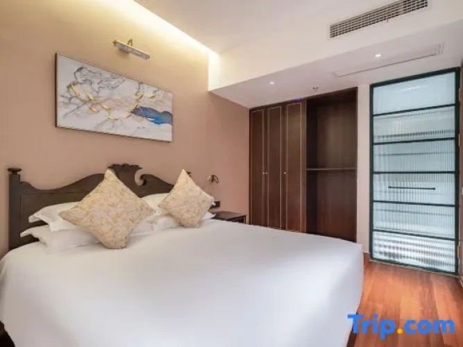 2 Bedrooms Premier Suite with lake view