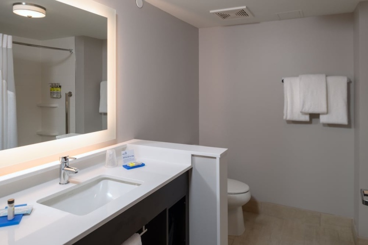 Holiday Inn Express And Suites Tulsa Downtown photo 10