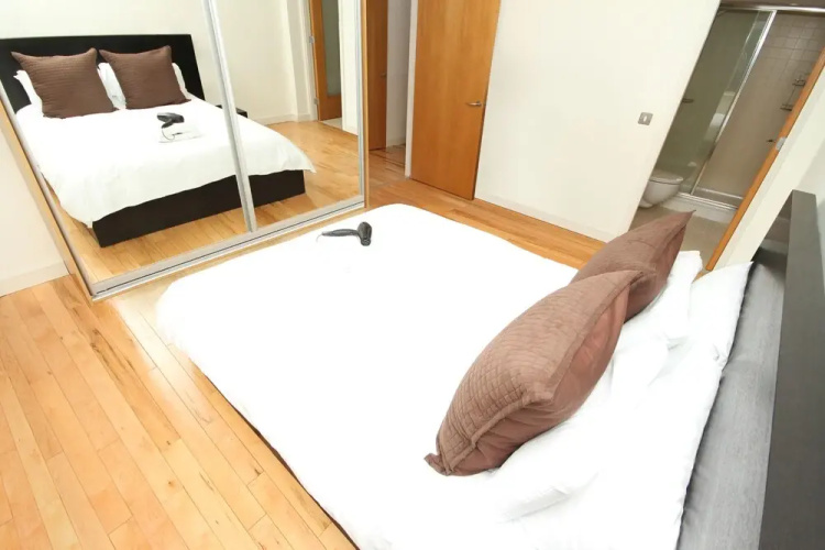 Forbes Street Luxury Apt