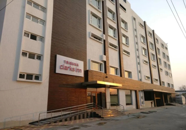 Triguna Clarks Inn