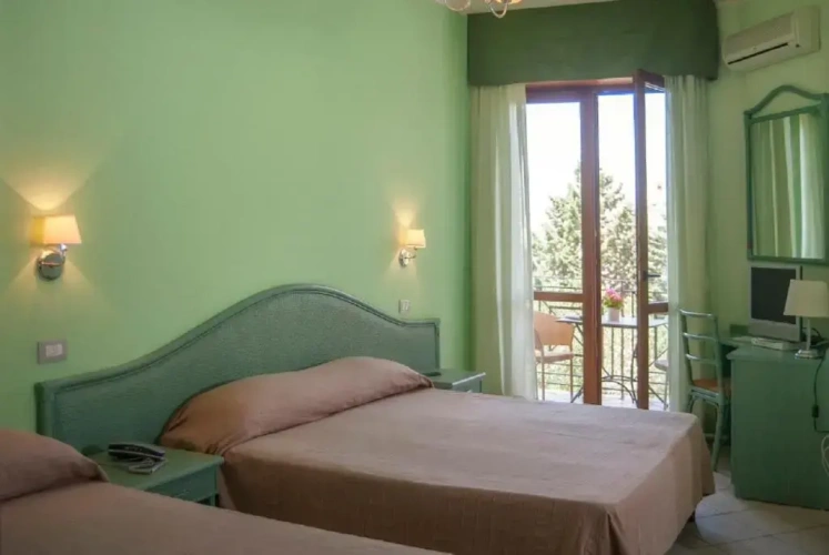 Standard Quadruple room with balcony