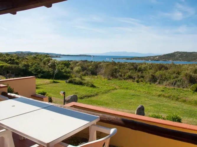 2 Bedrooms Apartment with sea view