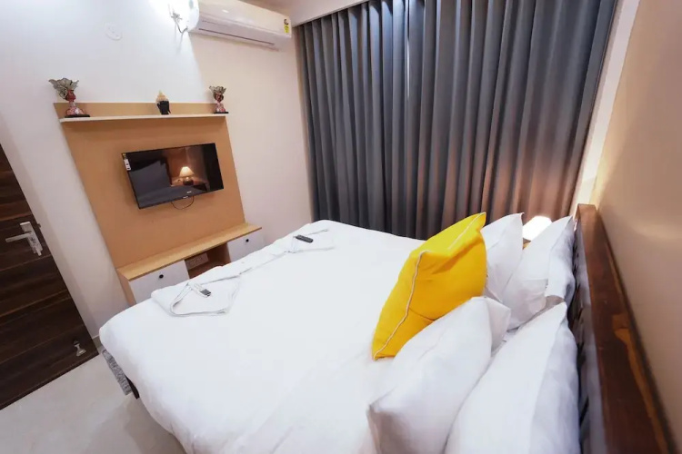 Lime Tree 2 Bhk Apartment Golf Course