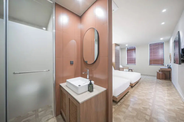 Giant Hotel