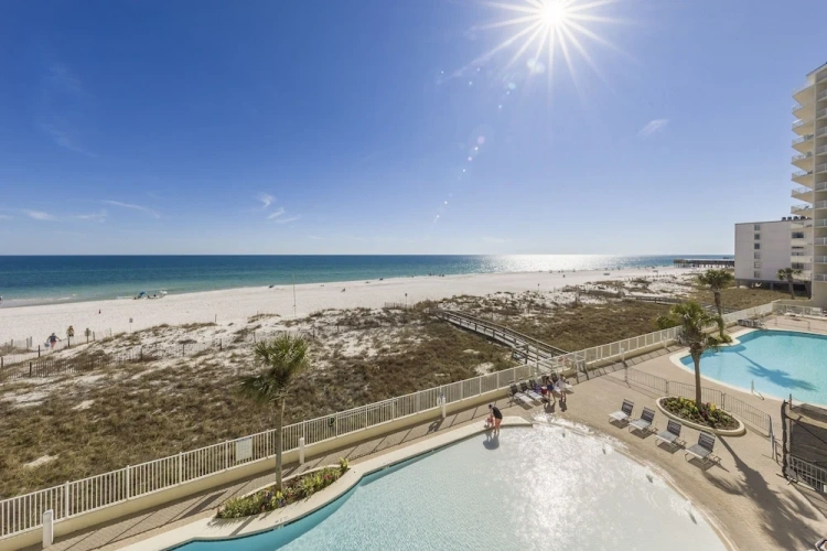 3 Bedrooms Standard room with balcony and beachfront