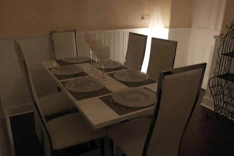 3 Bedrooms Apartment