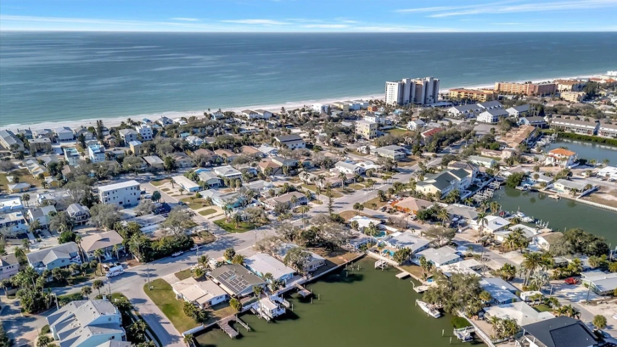 Waterfront Pet Friendly Boat Dock Walk 2 Beach