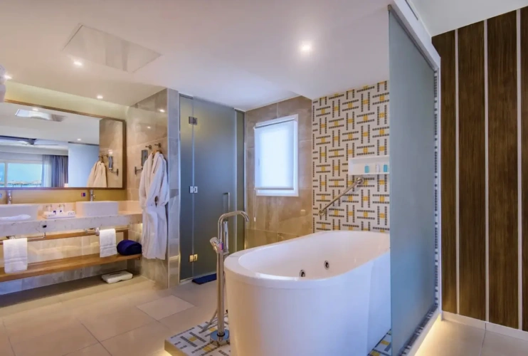Club Junior Suite with ocean view