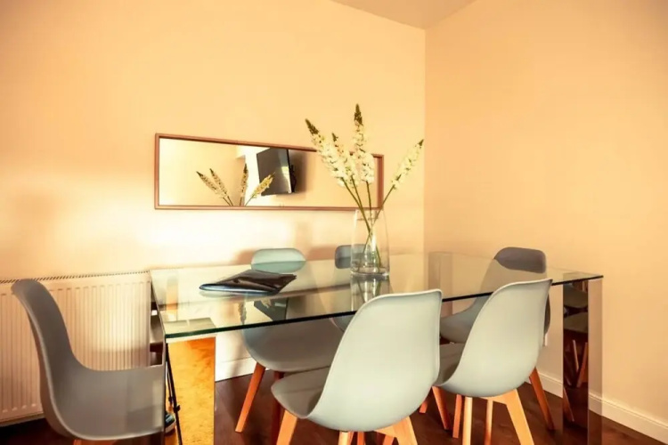 Kellas Cottage - Newly Refurbished 2 Bed Cottage w Private Parking