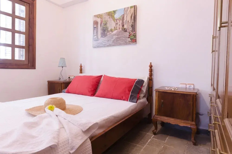 Dim Art Traditional Villa