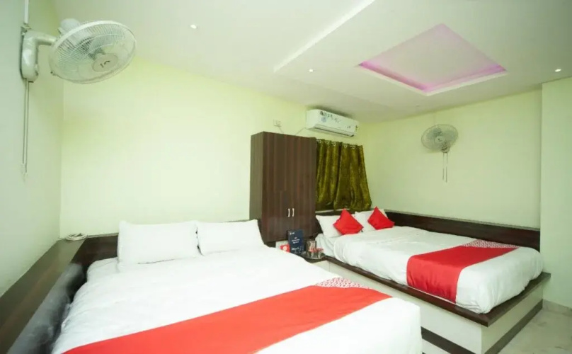 Sri Kumaran Residency By OYO Rooms