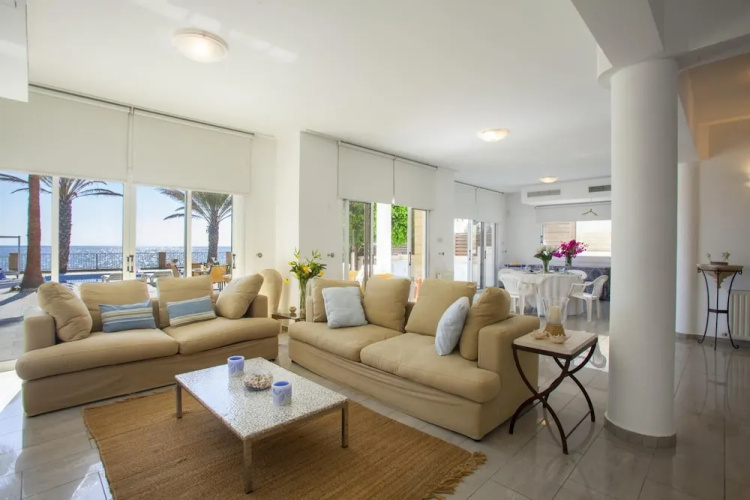 Sunset Beachfront Villa Meneou