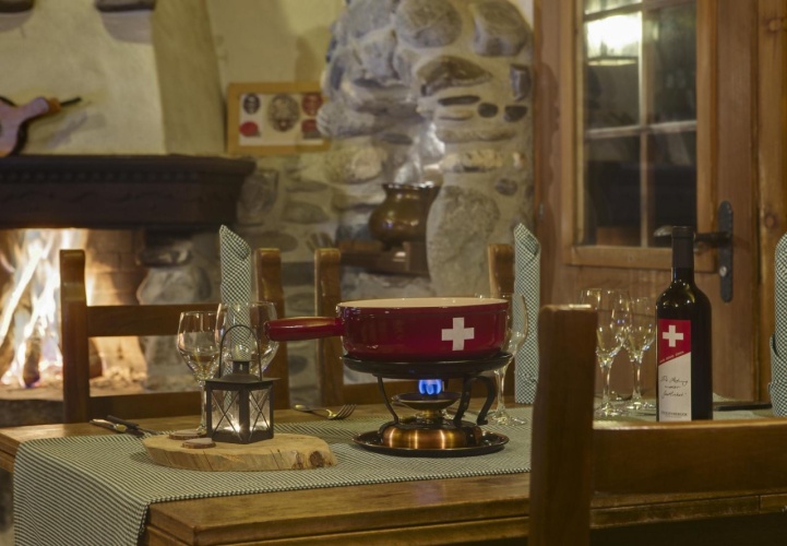 HUUS Hotel Gstaad photo 36